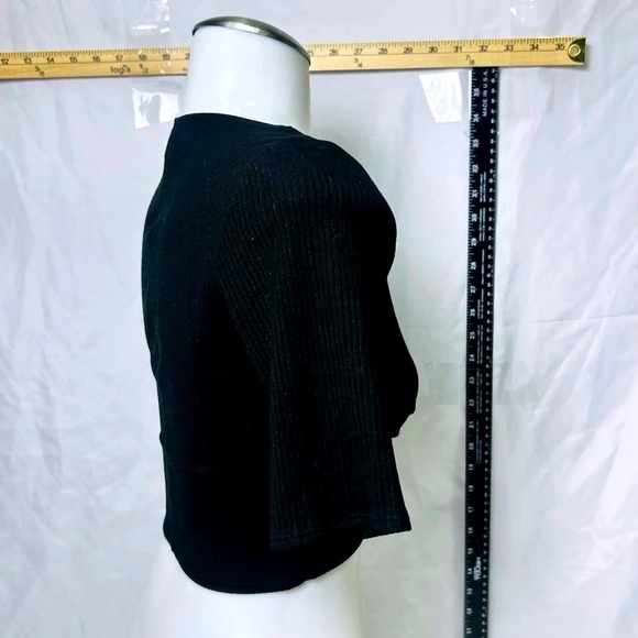 Reformation ~ Black Ribbed ~ Twist Front V-Neck Crop Top ~ Short Sleeve ~ XS NWT - Picture 10 of 10
